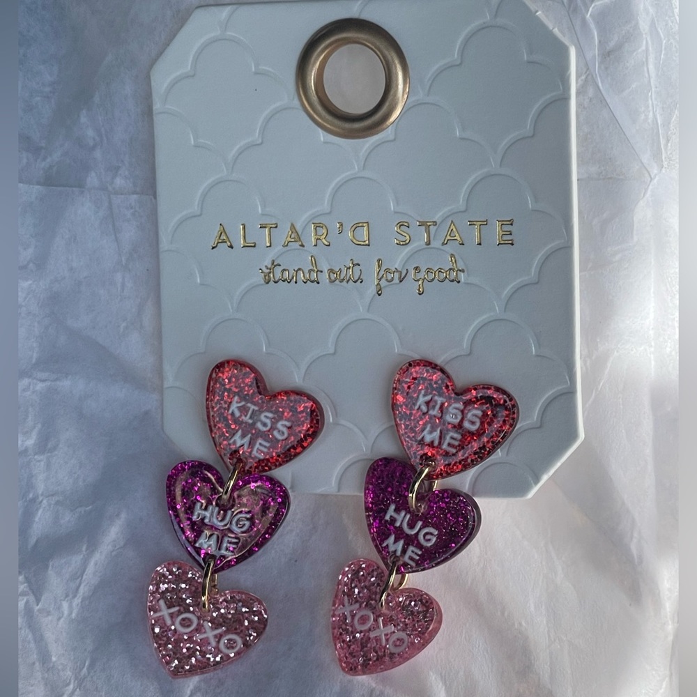 Altar’d state heart dangle earrings 😍